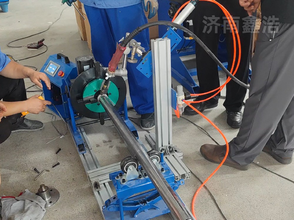 鑫浩氬弧自動(dòng)焊，焊接兩層不停機