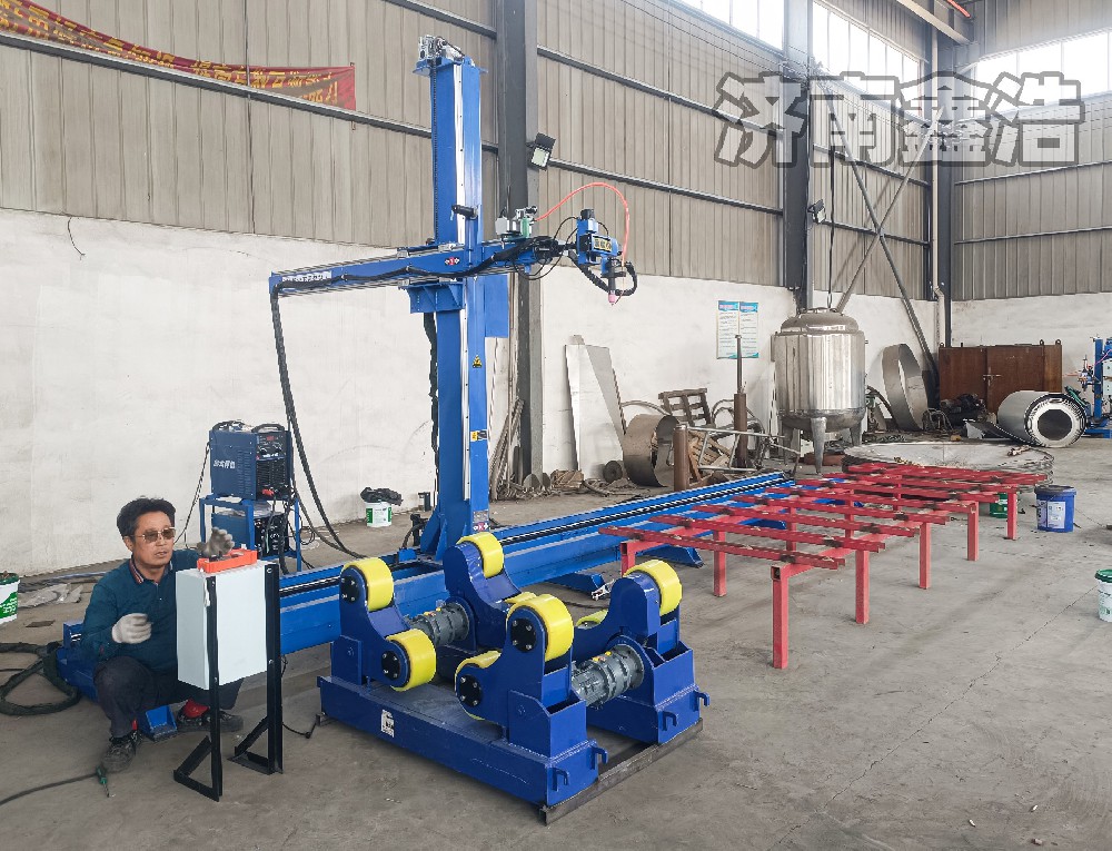 河北客戶(hù)訂購重型氬弧焊接操作機，成型美觀(guān)，自動(dòng)焊接