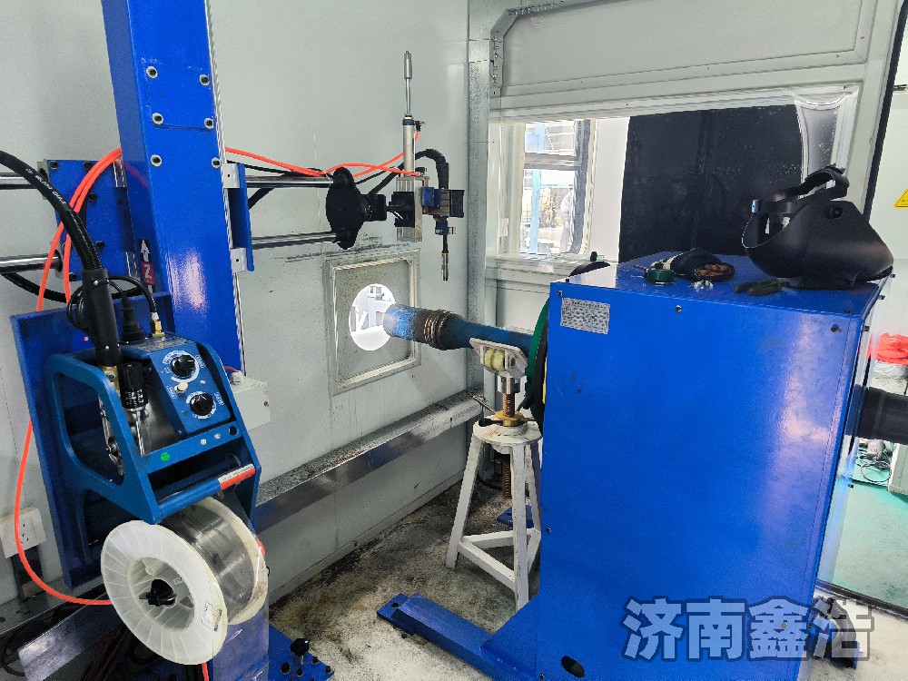 廣東客戶(hù)訂購鑫浩臥式轉臺+手動(dòng)操作架定制款，提高焊接效率